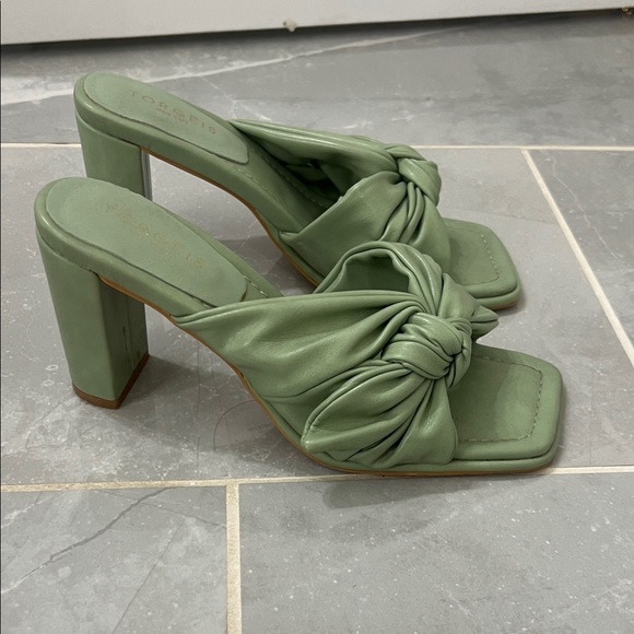 Elegant Women's Green Knotted Heels - Picture 1 of 5
